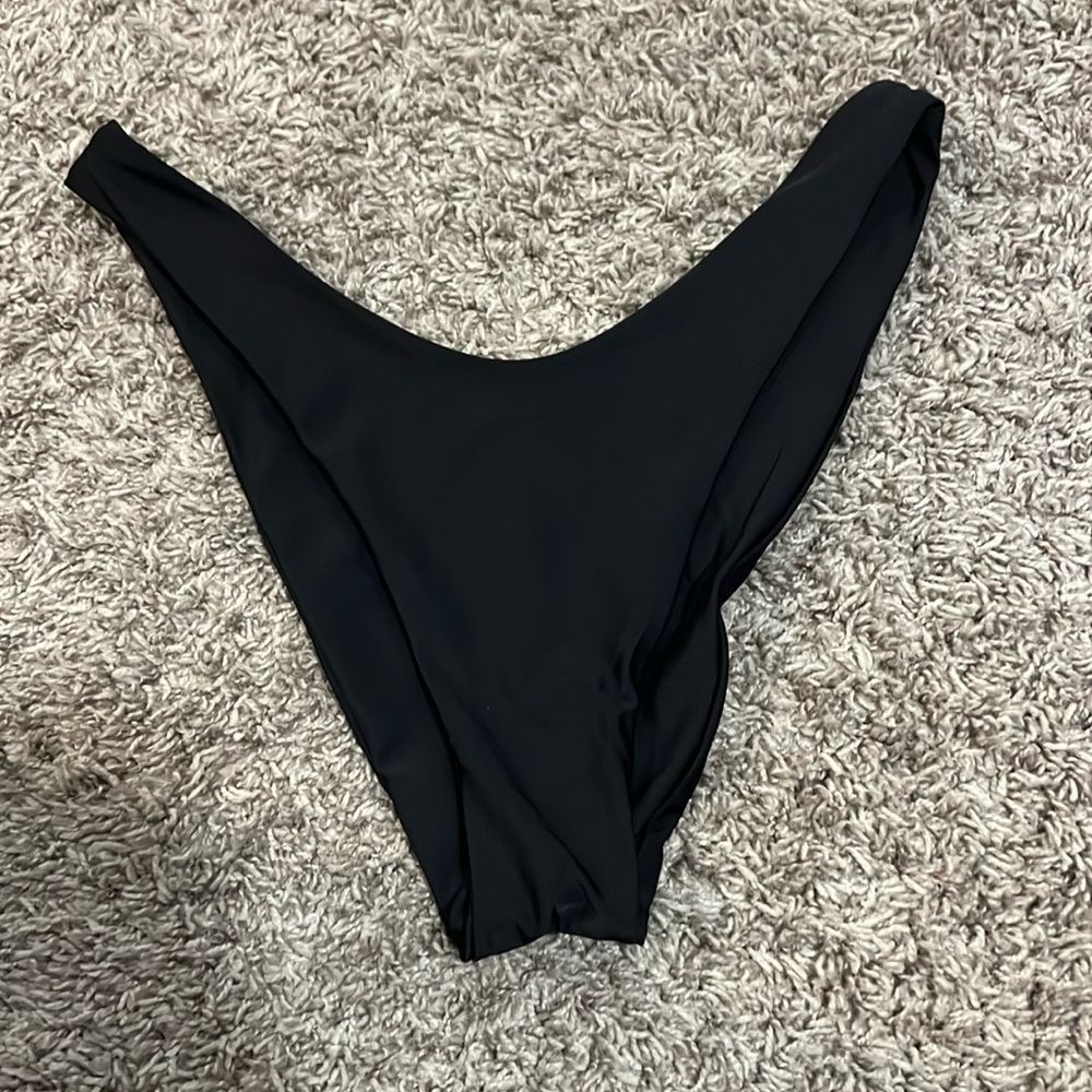 Aerie swim bottoms - never worn. Black size medium; low rise. New with tags